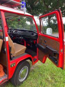 Image 16/25 of Volkswagen T2b minibus (1976)