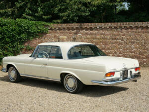 Image 2/50 of Mercedes-Benz 280 SE (1968)