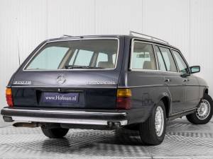 Bild 38/50 von Mercedes-Benz 300 D Turbodiesel (1982)