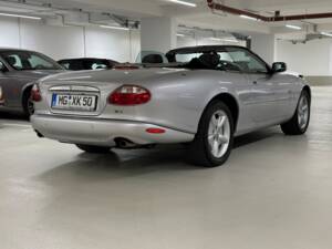 Afbeelding 6/17 van Jaguar XK8 4.0 (2002)