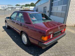 Image 4/17 de Mercedes-Benz 190 E 1.8 (1992)