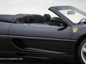 Immagine 17/33 di Ferrari F 355 Spider (1997)