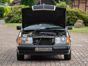 Image 7/66 of Mercedes-Benz 200 TE (1989)