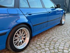 Image 83/100 of BMW 540i Touring (1998)