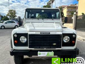 Image 2/10 of Land Rover Defender 110 Td5 (1999)