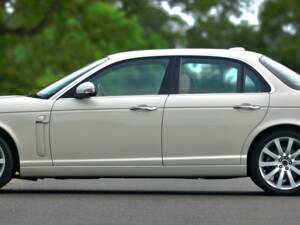 Image 15/50 of Jaguar XJ 8 4.2 (2008)
