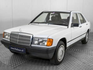 Image 17/50 de Mercedes-Benz 190 D (1985)