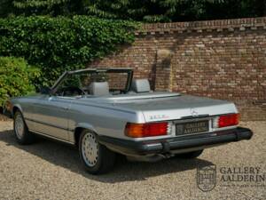 Image 18/50 of Mercedes-Benz 380 SL (1982)