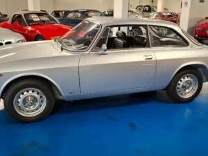 Bild 15/37 von Alfa Romeo Giulia 1300 GT Junior (1975)