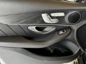 Image 26/50 de Mercedes-Benz GLC 250 4MATIC (2018)
