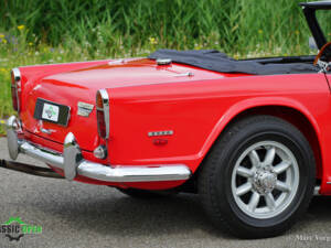 Image 32/35 of Triumph TR 5 PI (1968)