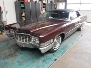 Bild 16/40 von Cadillac DeVille Convertible (1969)