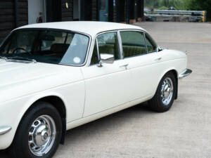Immagine 10/50 di Daimler Sovereign 4.2 (1978)