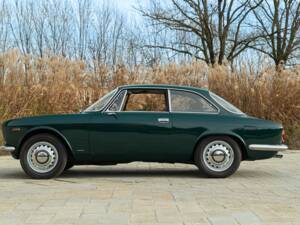 Bild 4/50 von Alfa Romeo Giulia 1300 GT Junior (1966)