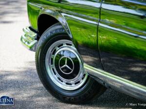 Image 46/52 de Mercedes-Benz 220 SE b (1963)
