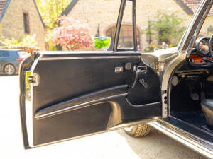 Bild 34/56 von Mercedes-Benz 280 SE (1968)
