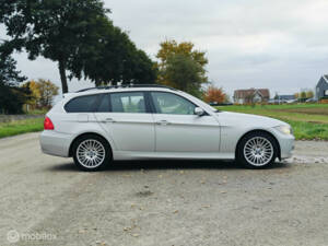 Image 8/32 of BMW 330xi Touring (2005)