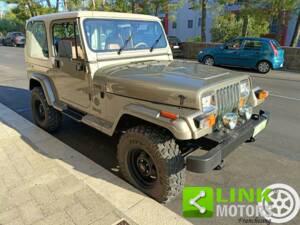 Image 2/10 of Jeep Wrangler 2.5L (1989)
