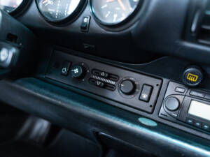 Image 17/45 of Porsche 911 Carrera 2 (1990)