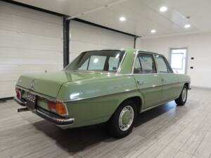 Bild 4/15 von Mercedes-Benz 200 D (1972)