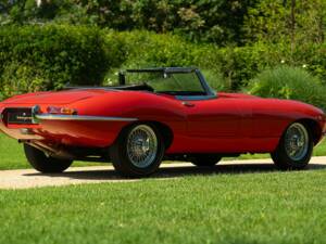 Image 14/50 of Jaguar E-Type 4.2 (1966)