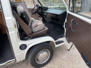 Imagen 35/40 de Volkswagen T3 Kombi 2.0 (1981)