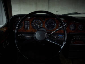 Image 56/99 of Rolls-Royce Corniche I (1979)