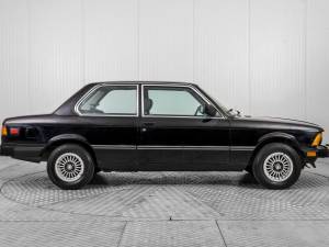 Image 12/50 of BMW 320i (1983)