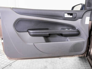 Image 11/50 of Ford Focus CC 2.0 (2008)