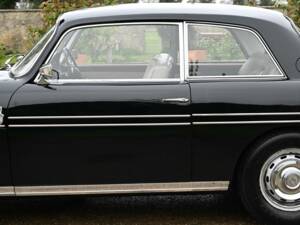 Image 19/40 of Bristol 410 (1968)