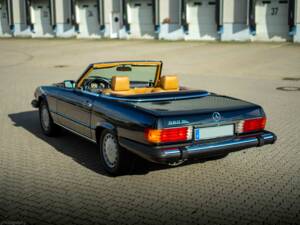 Image 14/33 de Mercedes-Benz 560 SL (1989)