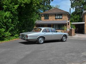 Image 13/50 of Jaguar XJ 6 4.2 (1971)