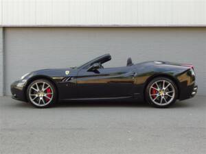 Image 44/100 of Ferrari California (2009)