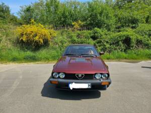 Imagen 4/9 de Alfa Romeo GTV 6 2.5 (1985)