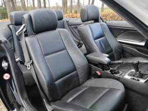 Afbeelding 22/32 van BMW 318Ci (2004)