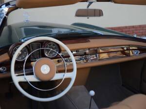 Bild 14/29 von Mercedes-Benz 220 SE b (1964)