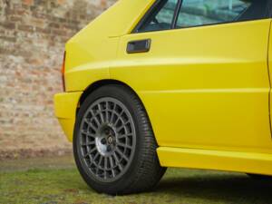 Image 42/50 of Lancia Delta HF Integrale Evoluzione II (1994)