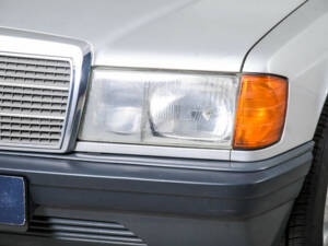 Bild 21/50 von Mercedes-Benz 190 E (1986)