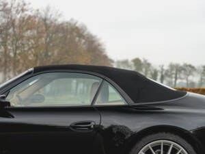 Image 30/96 of Porsche 911 Carrera 4 (2006)