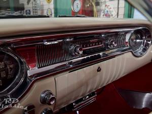 Image 25/50 of Oldsmobile 98 Starfire (1956)