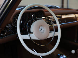 Image 6/39 de Mercedes-Benz 280 SL (1970)