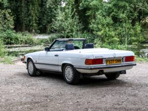Image 18/43 of Mercedes-Benz 300 SL (1989)
