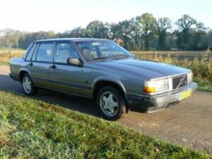 Bild 3/7 von Volvo 740 GL (1990)