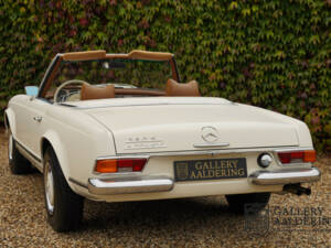 Image 45/50 of Mercedes-Benz 280 SL (1970)