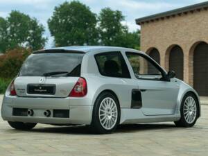 Image 13/50 of Renault Clio II V6 (2002)