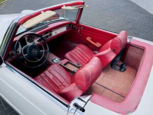 Image 36/37 of Mercedes-Benz 280 SL (1970)