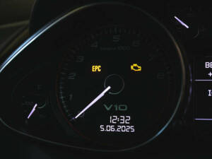 Image 10/38 of Audi R8 V10 (2010)