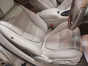 Image 9/25 de Jaguar XJ 8 4.2 (2003)