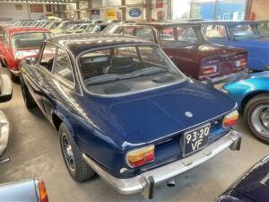 Image 30/39 de Alfa Romeo Giulia 1600 GT Junior (1973)