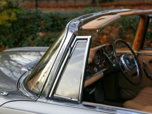 Image 49/50 of Mercedes-Benz 220 SE Cabriolet (1966)